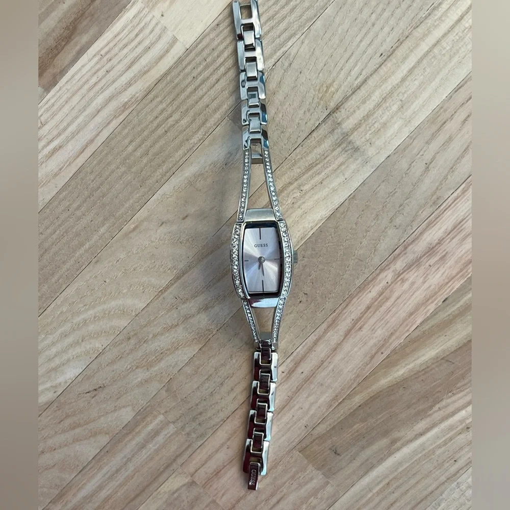 Guess Ladies Watch Crystal Embellishments Silver Dial Stainless Bracelet NWOT